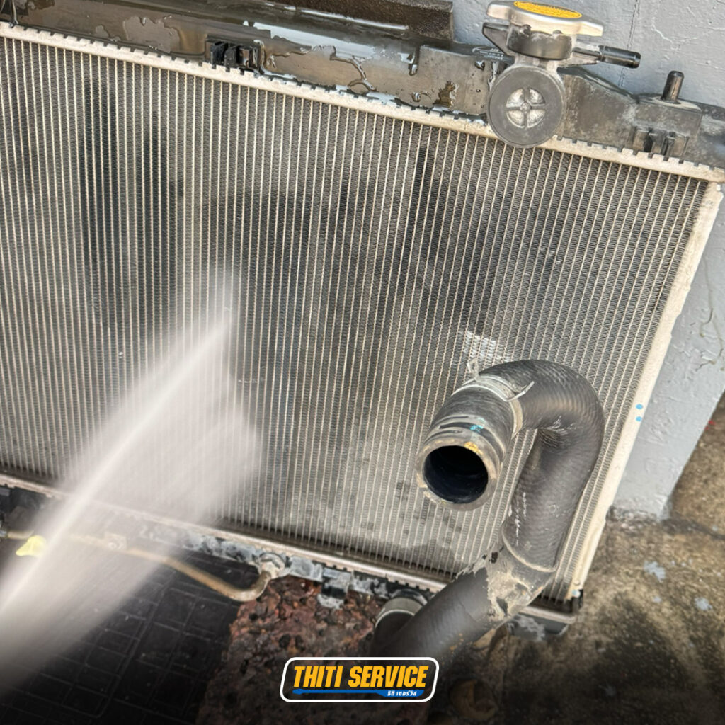 Toyota Camry แอร์ไม่เย็น สู้แดดไม่ไหว? กู้คืนความฉ่ำและระบบระบายความร้อน ที่ ธิติเซอร์วิส อู่ซ่อมรถกาญจนบุรี