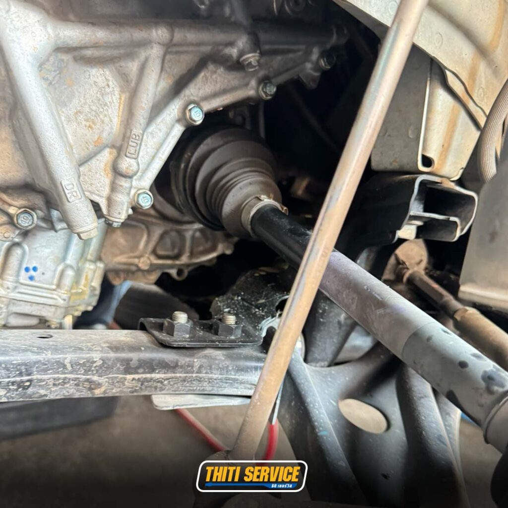 Honda-BRV-รถสั่นความเร็วสูง-เพลาขับดัง-เปลี่ยนยางกันฝุ่นเพลา-เติมน้ำมันเกียร์CVT-ThitiService-TS2569_0118-8