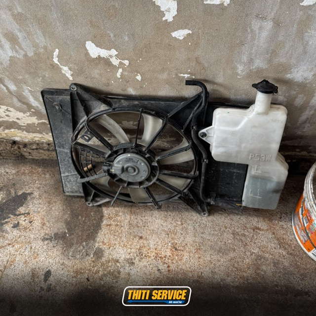 ธิติเซอร์วิส - อู่ซ่อมรถยนต์ กาญจนบุรี-MAZDA 2-อเตอร์พัดลมหม้อน้ำ-ถอดคอลโซลเปลี่ยนคอล์ยเย็ Medium 6